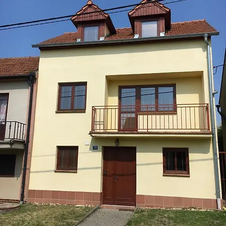 Vinny Sklep Monty Velke Bilovice Exterior photo